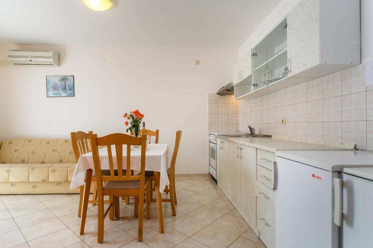 Apartmani Luka Корнич Экстерьер фото